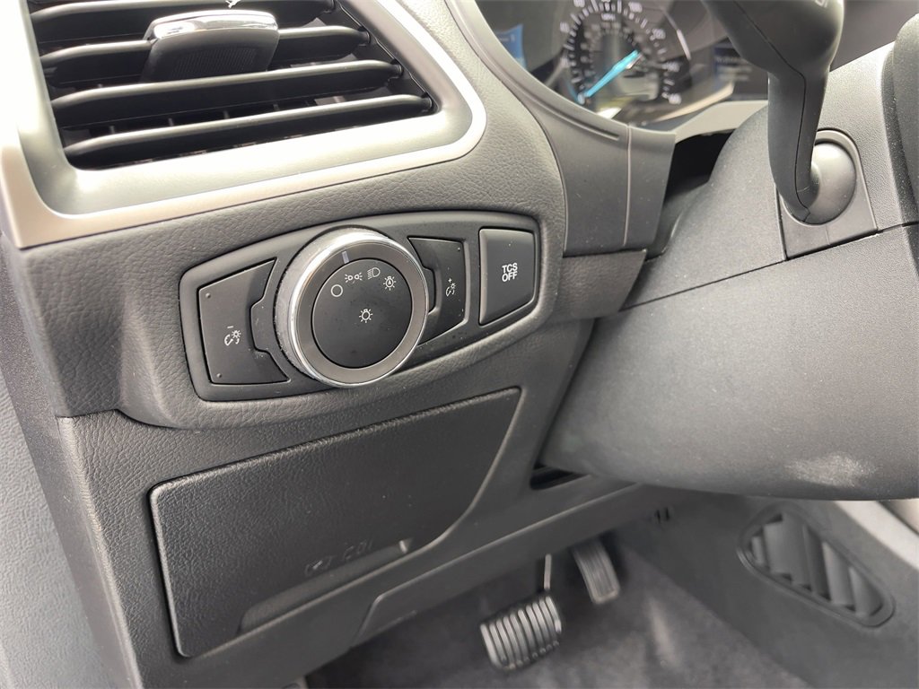 Used 2024 Ford Edge SE w/ Black Appearance Package image 16