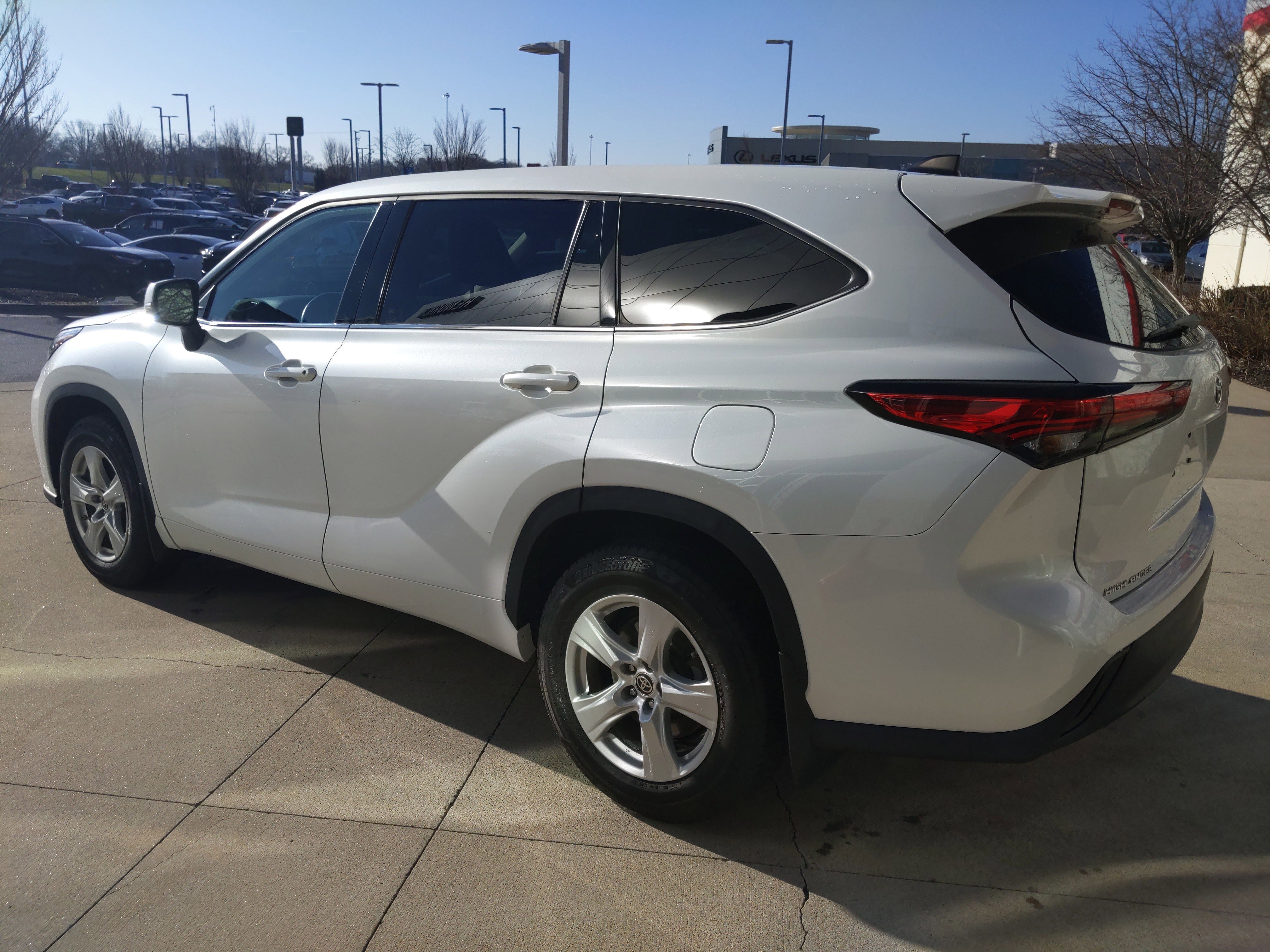 Used 2022 Toyota Highlander LE image 7