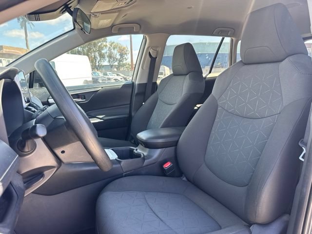 Used 2024 Toyota RAV4 XLE AWD/4WD image 32