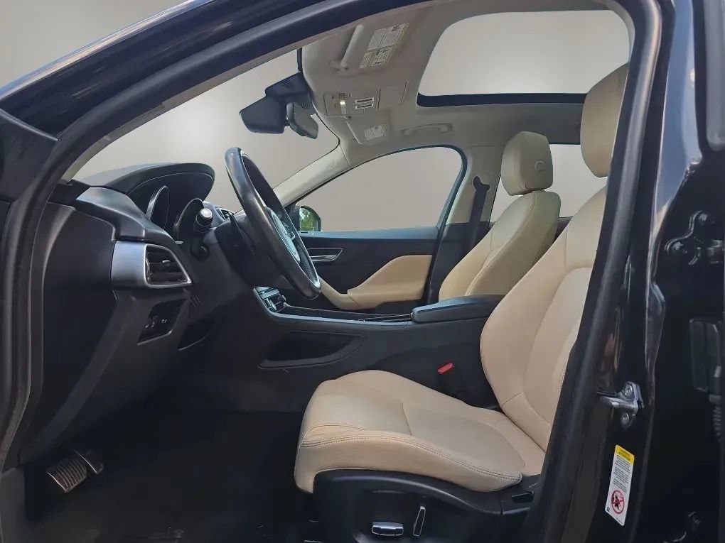 Used 2019 Jaguar F-PACE Premium AWD/4WD image 15