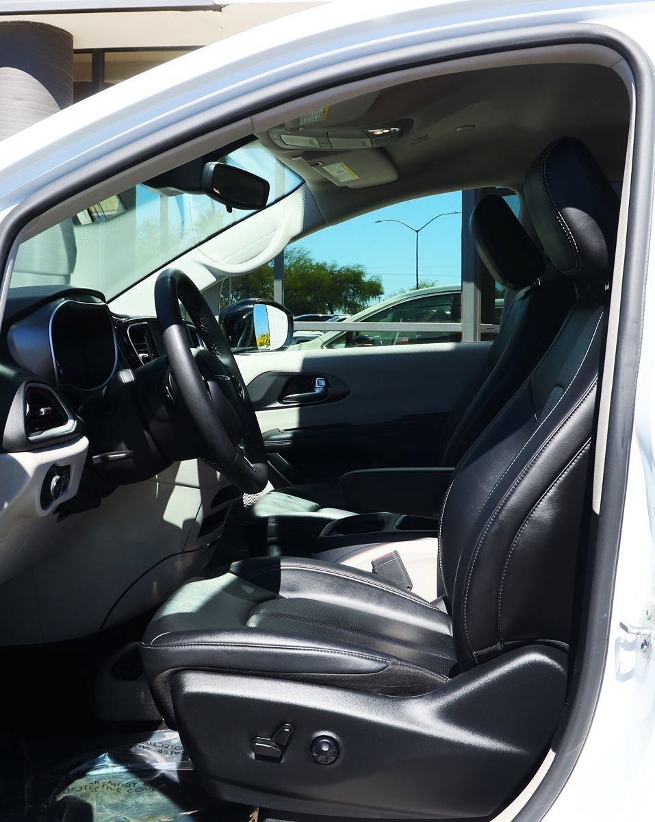 Used 2024 Chrysler Pacifica Touring-L FWD image 42