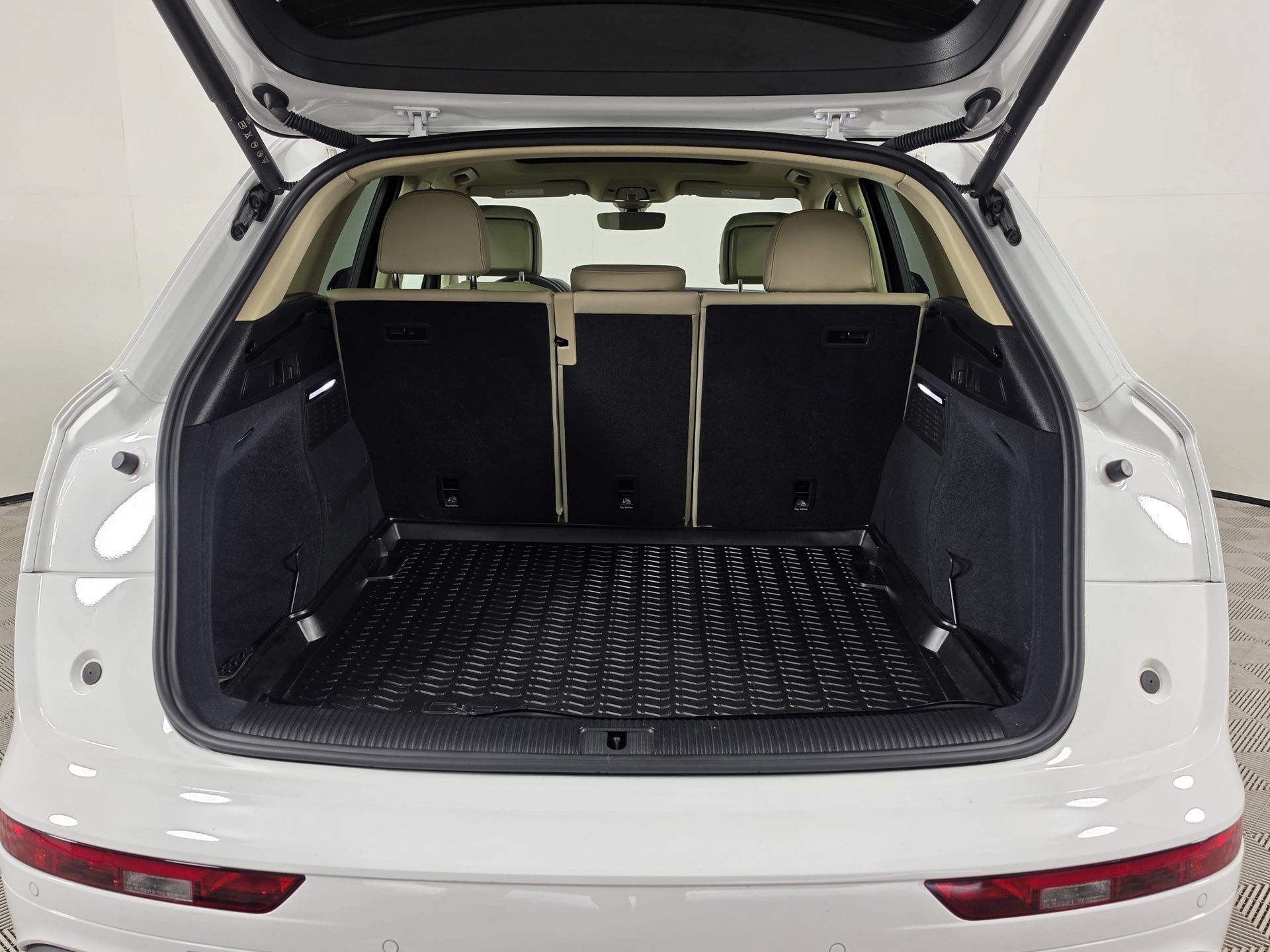 Certified 2023 Audi Q5 Premium Plus AWD/4WD image 11