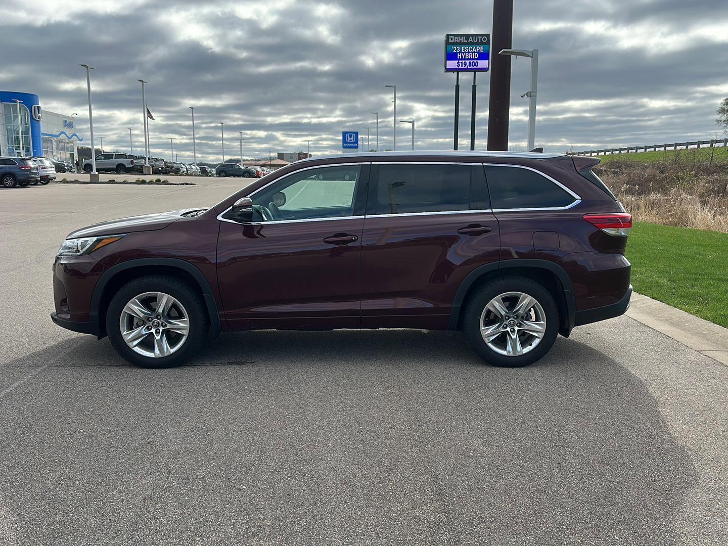Used 2019 Toyota Highlander Limited image 6