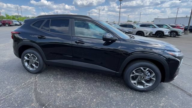 New 2026 Chevrolet Trax LT w/ Driver Confidence Package FWD image 3