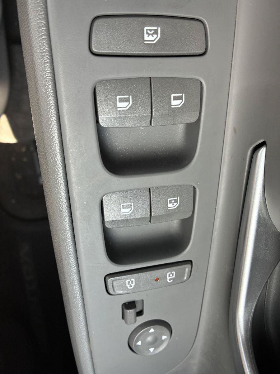 Used 2025 Hyundai Elantra SEL FWD image 16