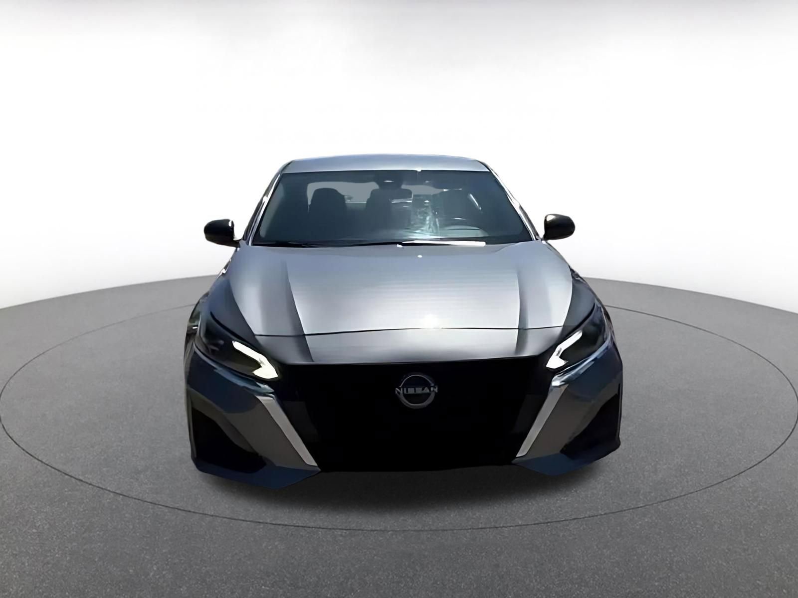 Used 2025 Nissan Altima 2.5 SV FWD image 4