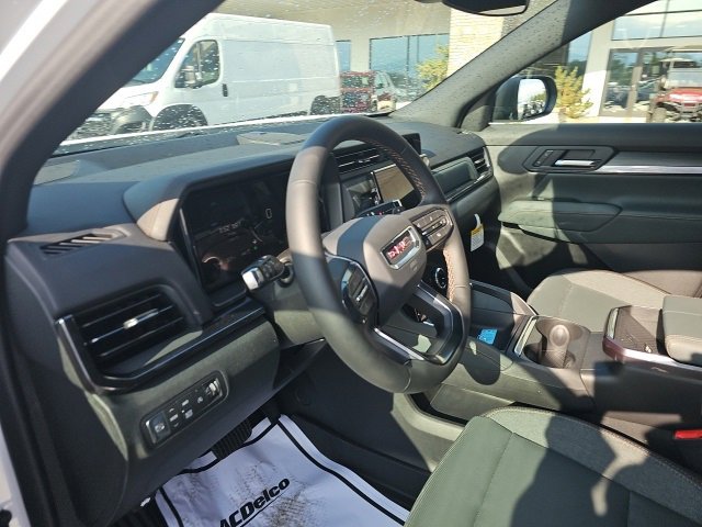 New 2026 GMC Terrain AT4 w/ LPO, Floor Liner Package image 33
