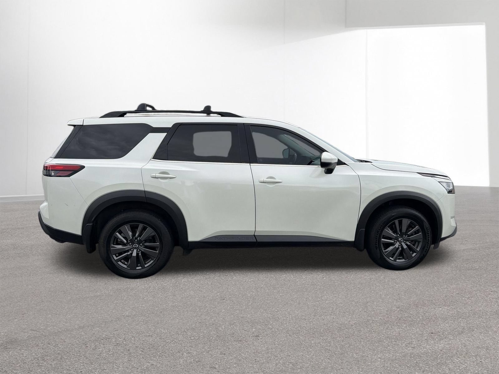 Used 2022 Nissan Pathfinder SV w/ SV Premium Package AWD/4WD image 9