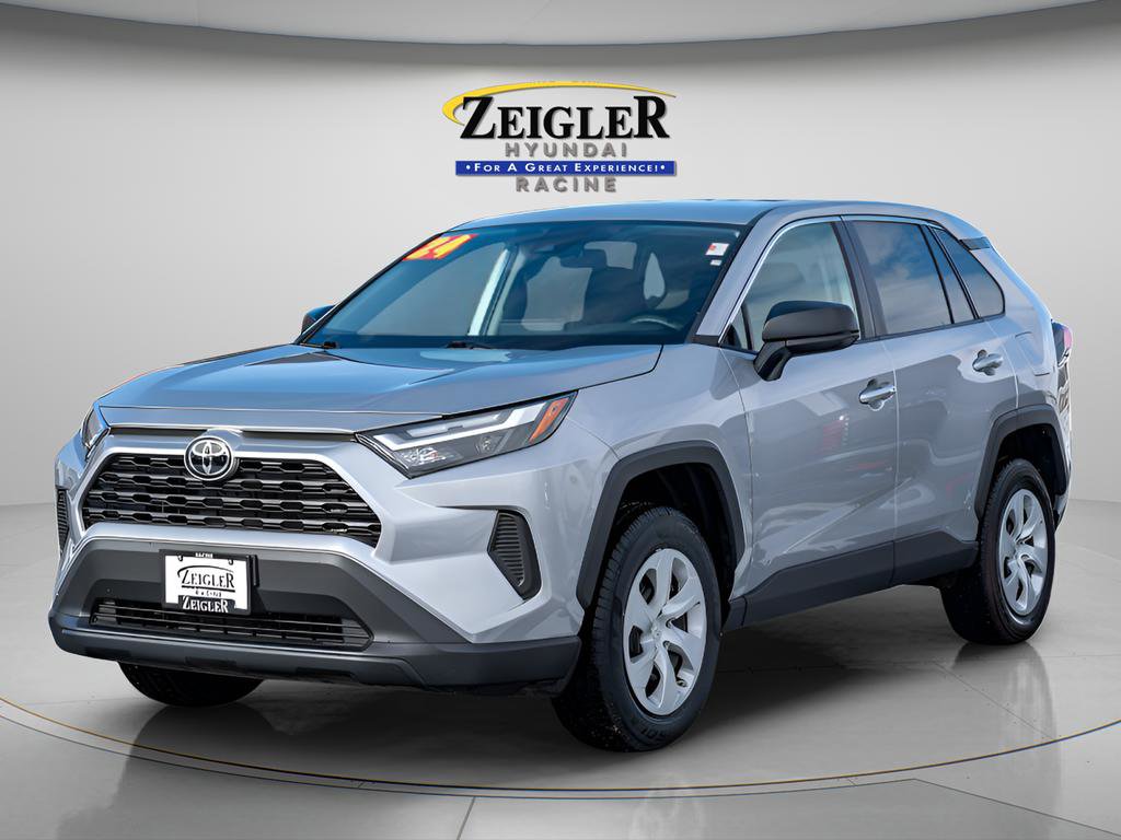 Used 2024 Toyota RAV4 LE AWD/4WD image 3