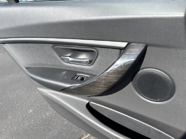 Used 2018 BMW 320i Sedan w/ Convenience Package RWD image 11