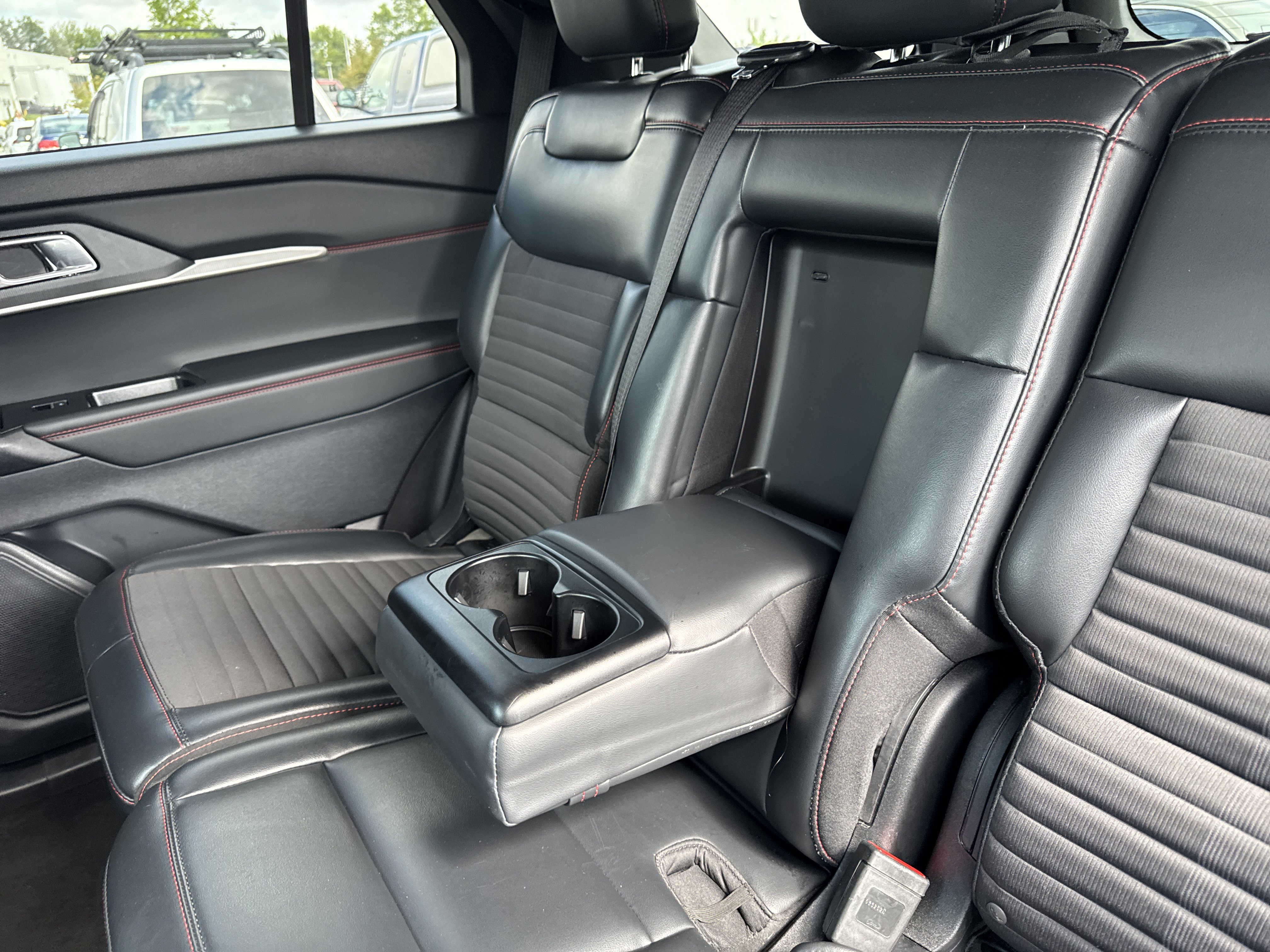 Used 2025 Ford Explorer ST-Line w/ ST-Line Street Pack AWD/4WD image 23
