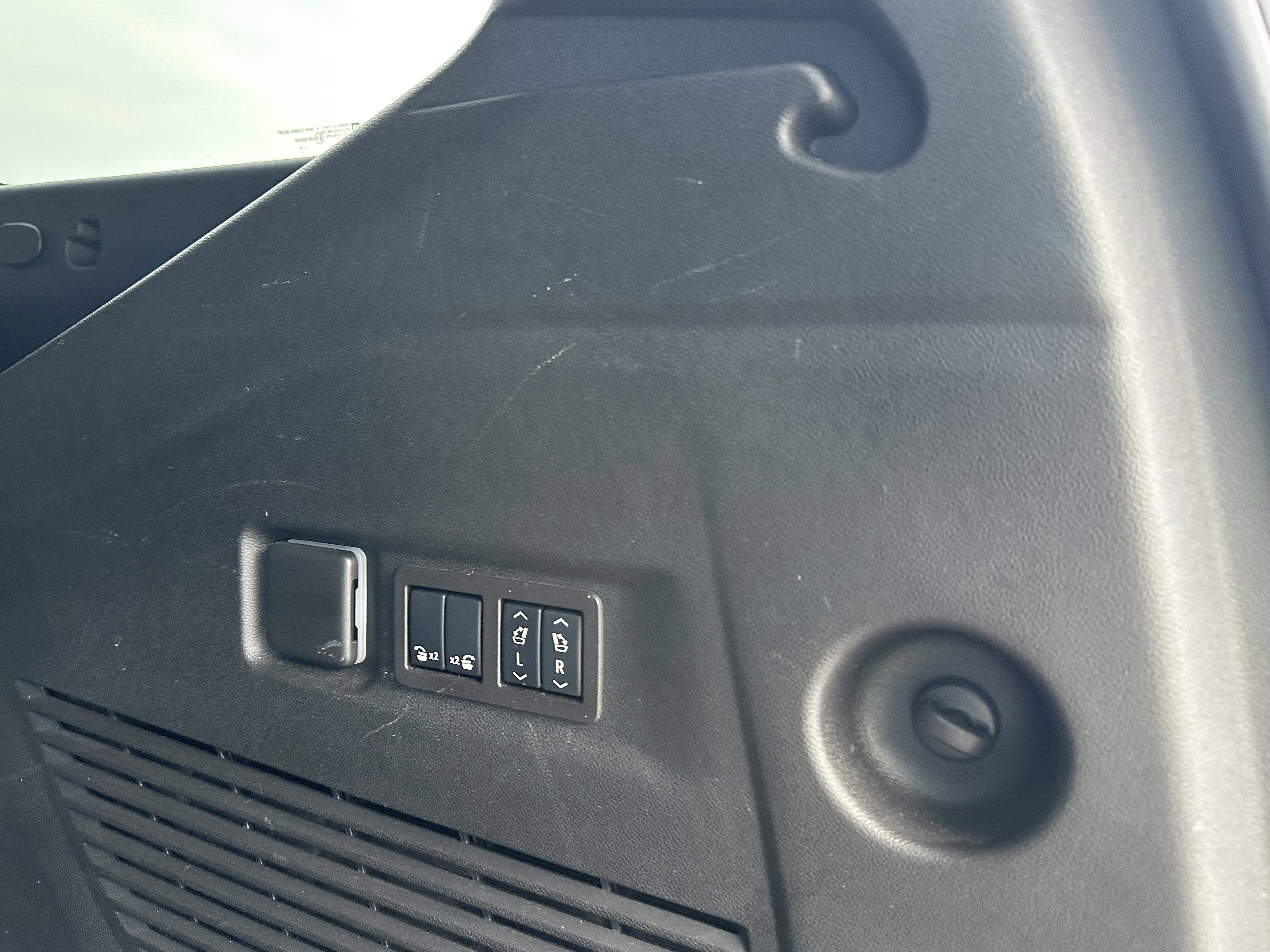 Certified 2024 Chevrolet Suburban RST w/ Luxury Package image 29