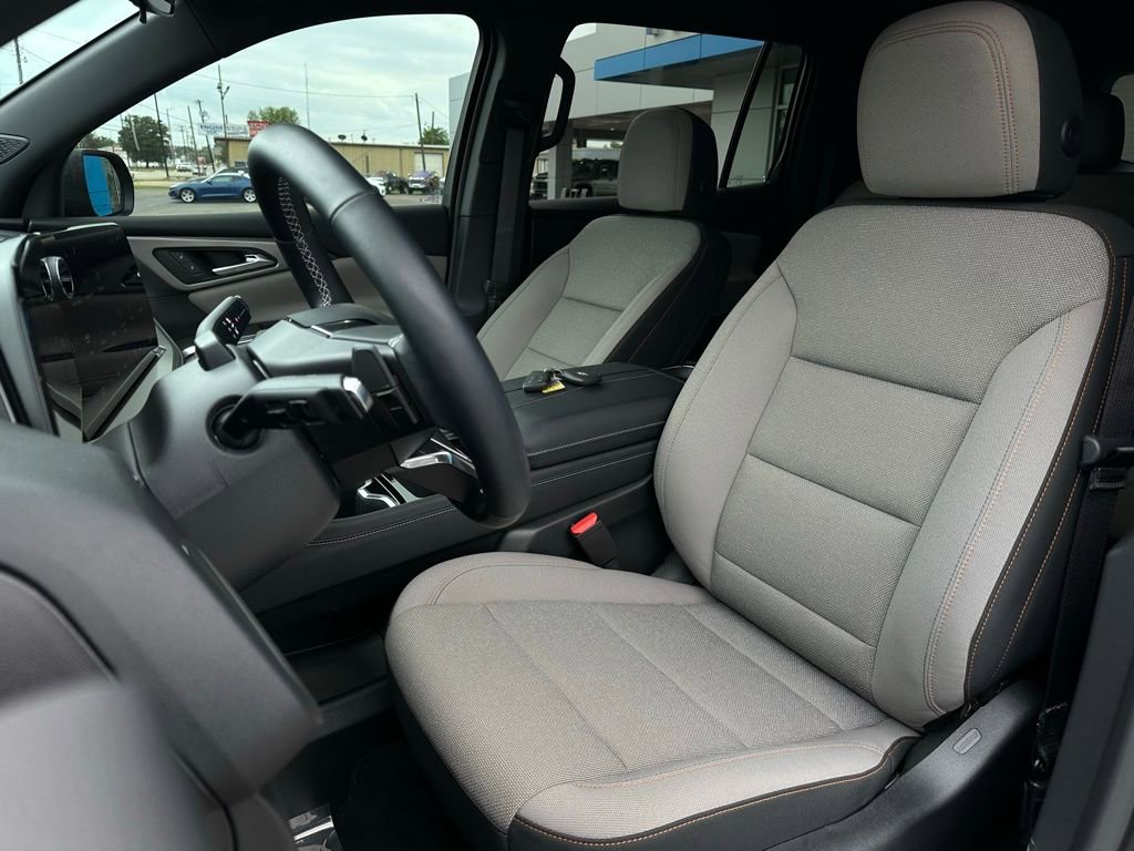 Used 2025 Chevrolet Traverse LT w/ Enhanced Driving Package FWD image 14
