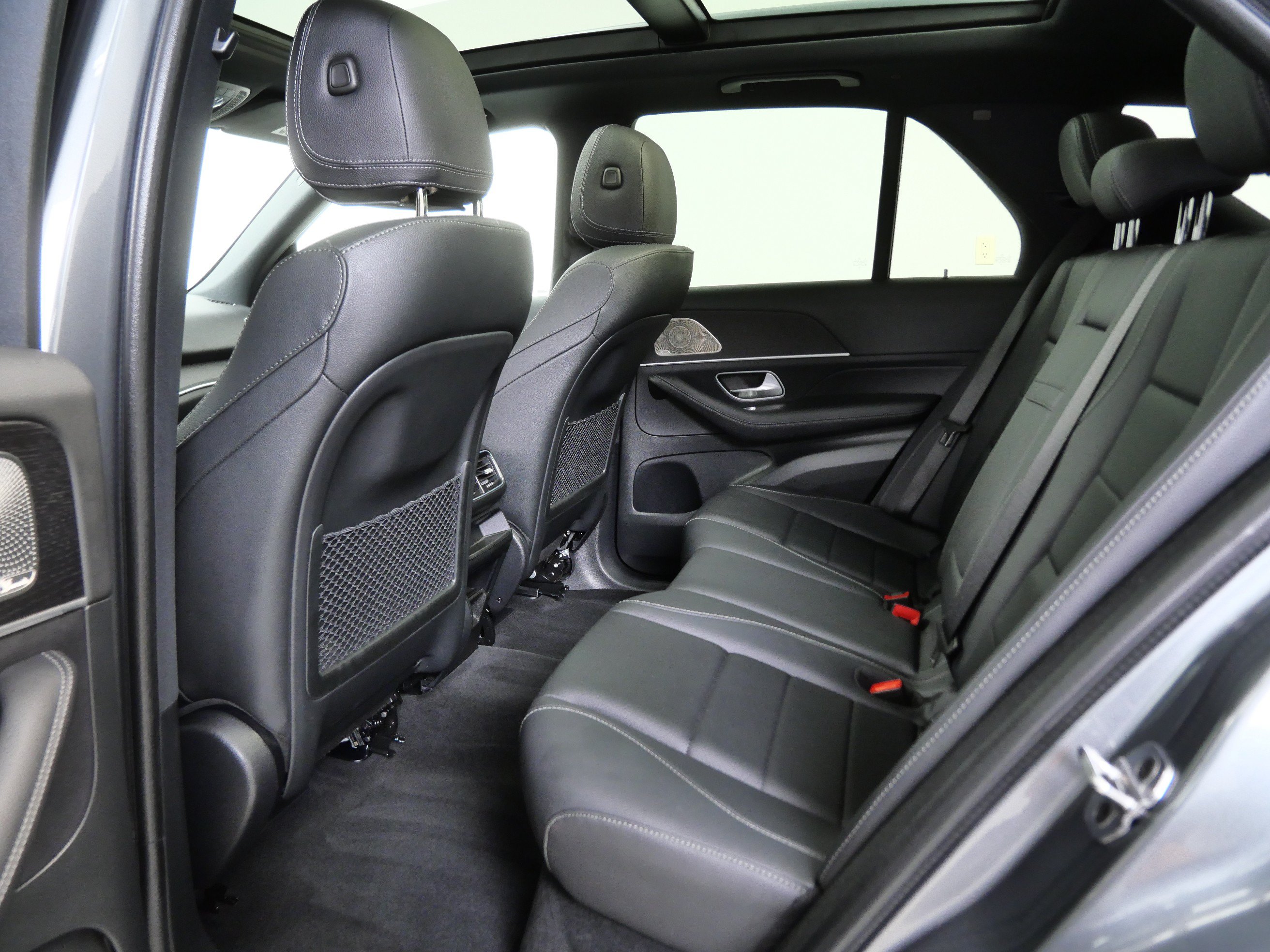 Certified 2025 Mercedes-Benz GLE 450e 4MATIC w/ Driver Assistance Package image 17