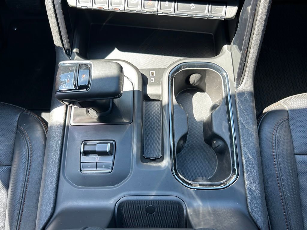 Used 2024 GMC Sierra 1500 AT4 w/ AT4 Preferred Package image 5