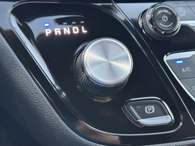 Used 2024 Chrysler Pacifica Touring image 21