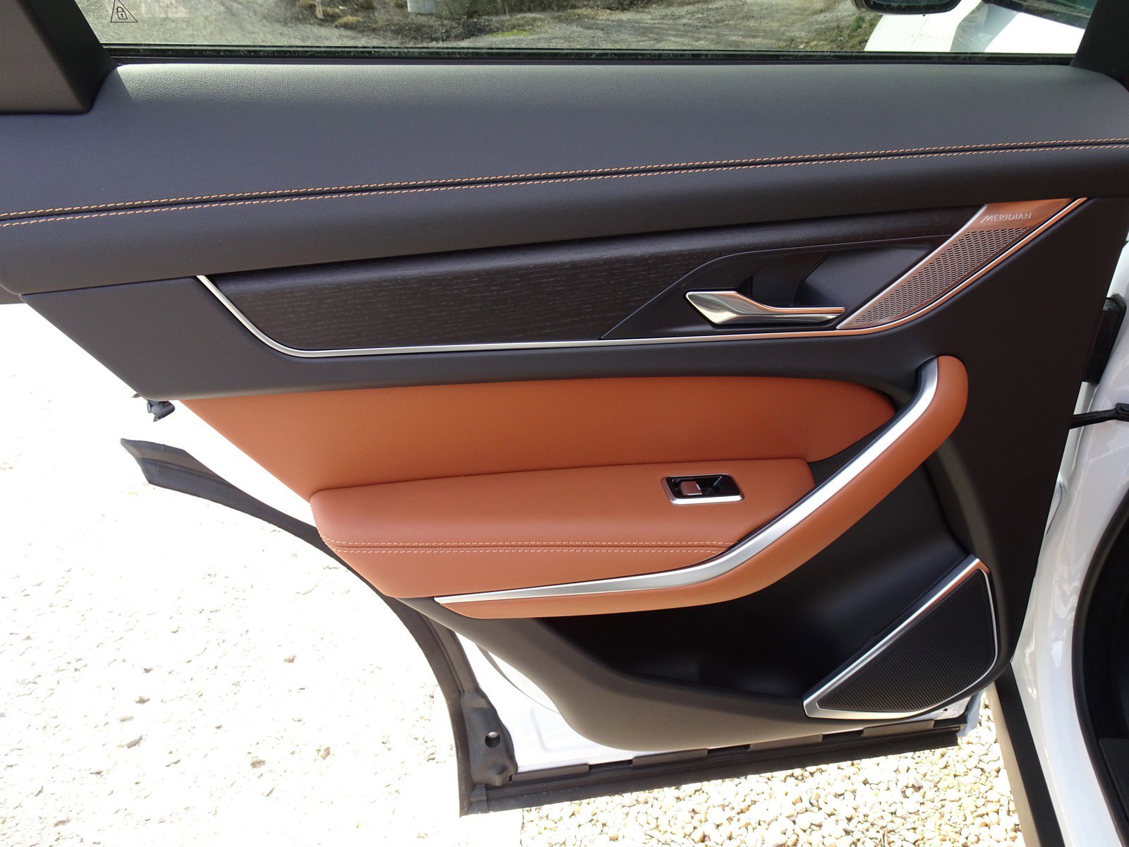 New 2025 Jaguar F-PACE R-Dynamic S image 23