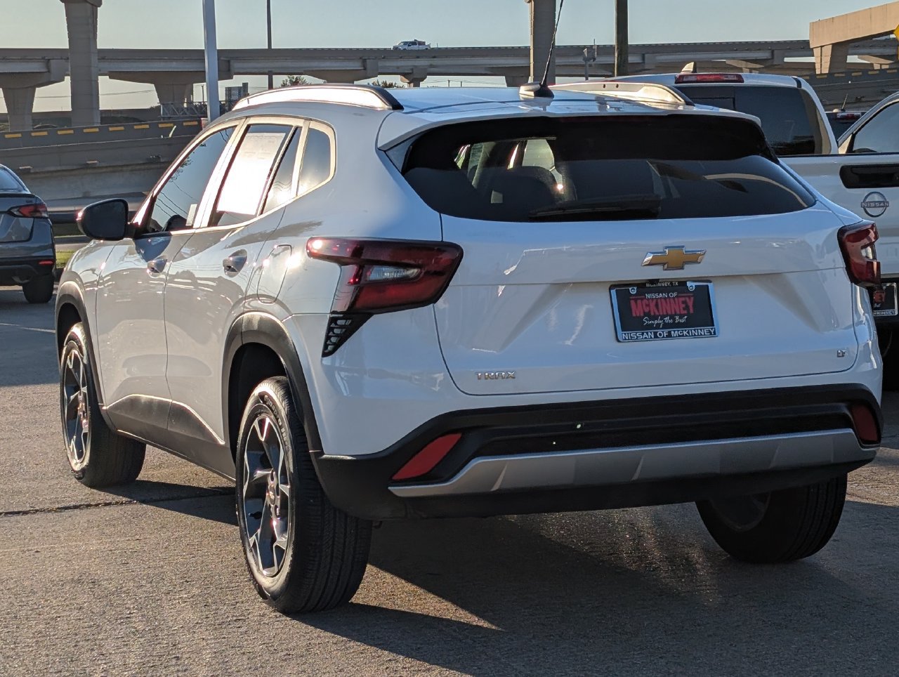 Used 2025 Chevrolet Trax LT w/ LT Convenience Package FWD image 4