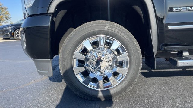 Used 2016 GMC Sierra 2500 Denali w/ Driver Alert Package image 10