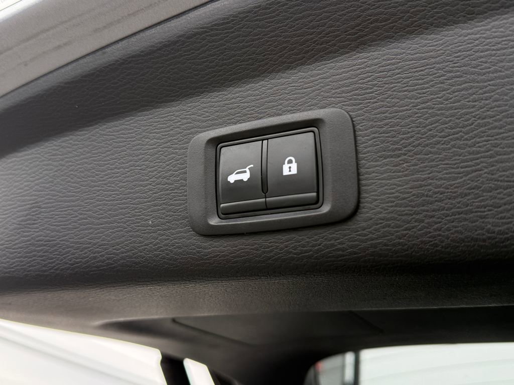 Used 2024 Mitsubishi Outlander SE image 14