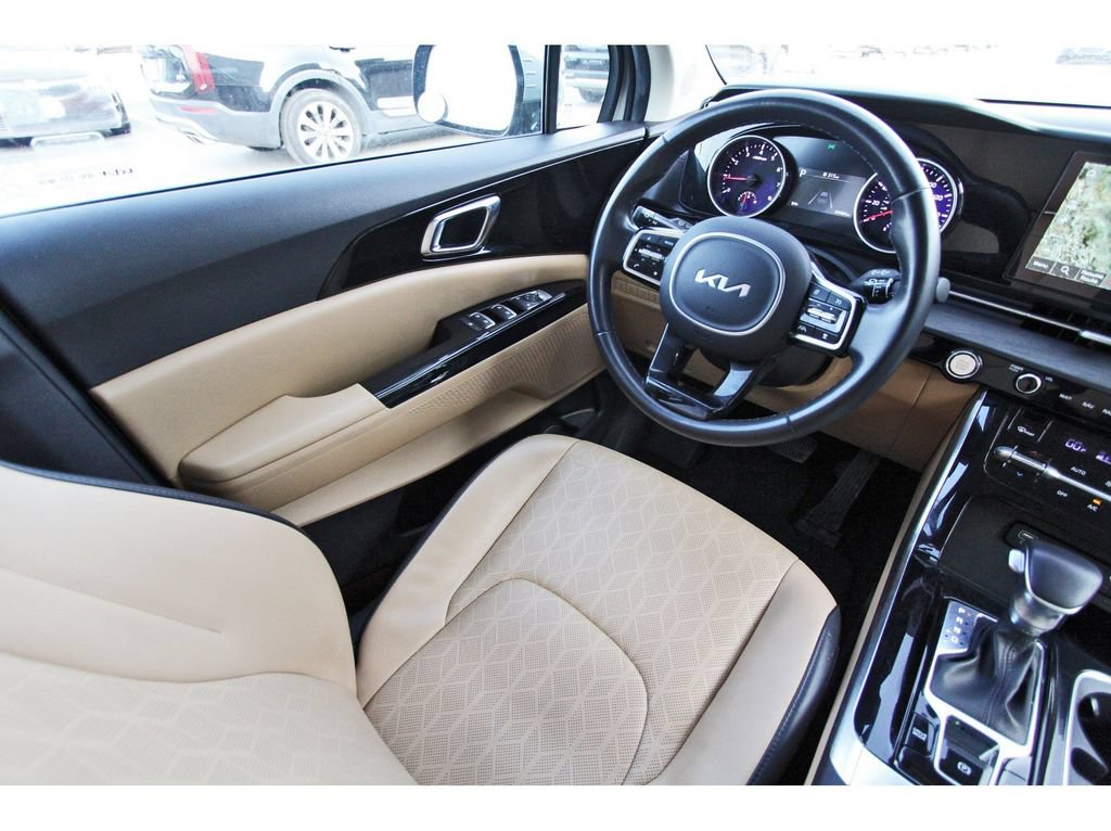 Used 2023 Kia Carnival EX FWD image 9