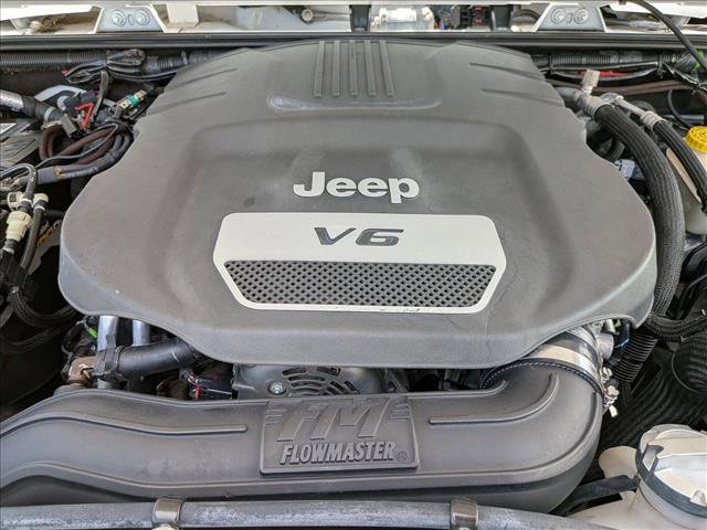 Used 2015 Jeep Wrangler Unlimited Sport w/ Connectivity Group AWD/4WD image 22