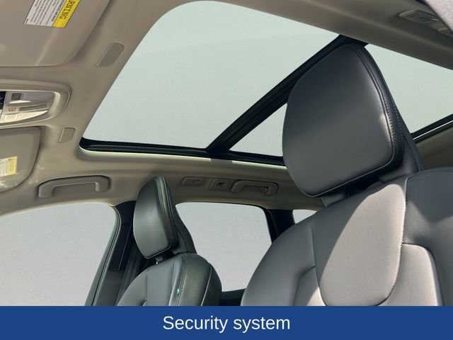 Used 2023 Volvo XC60 B5 Core image 12