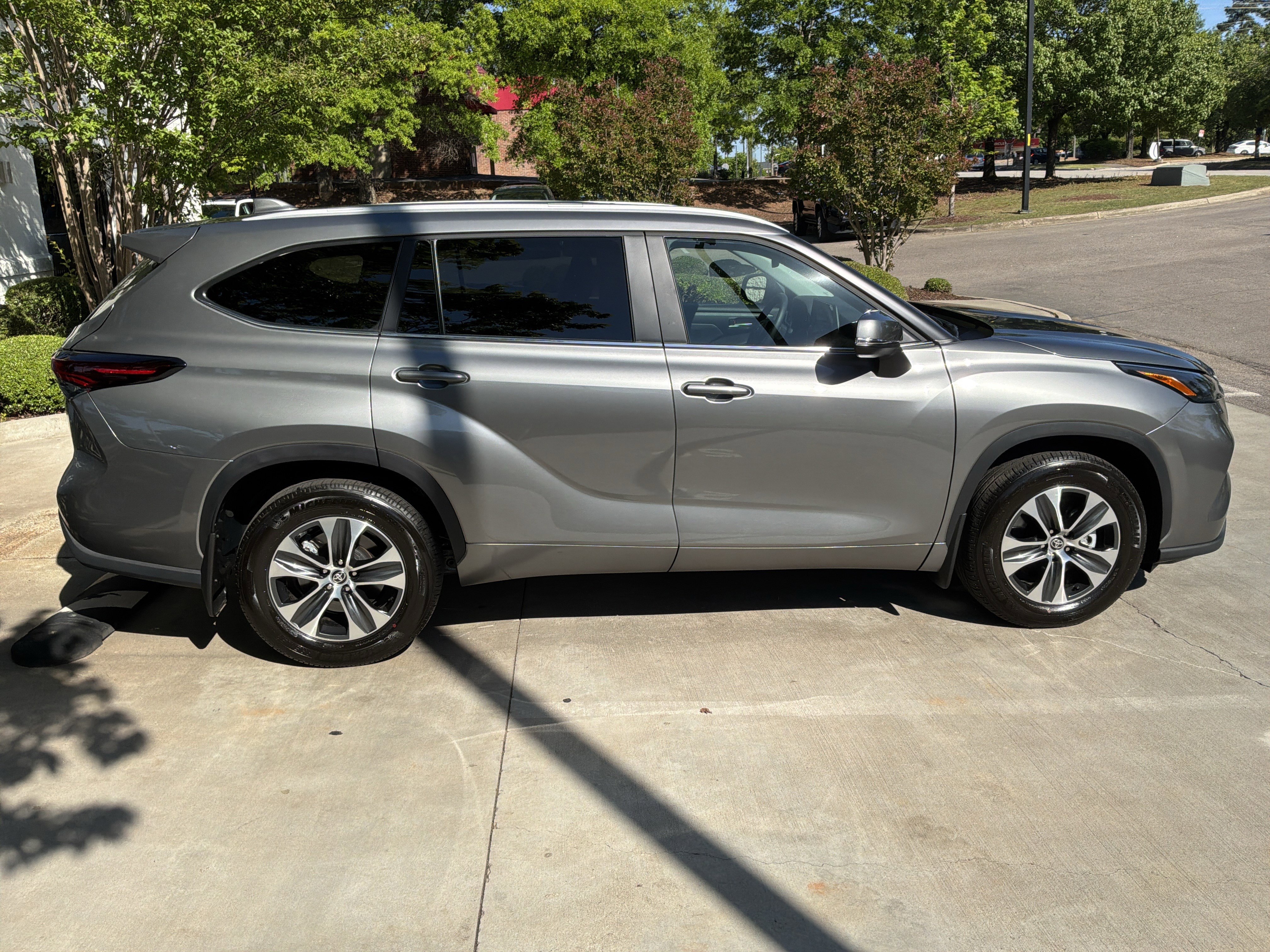 Used 2026 Toyota Highlander XLE AWD/4WD image 11