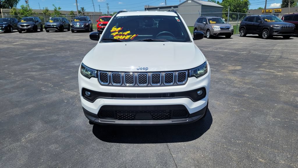 Used 2024 Jeep Compass Latitude AWD/4WD image 4