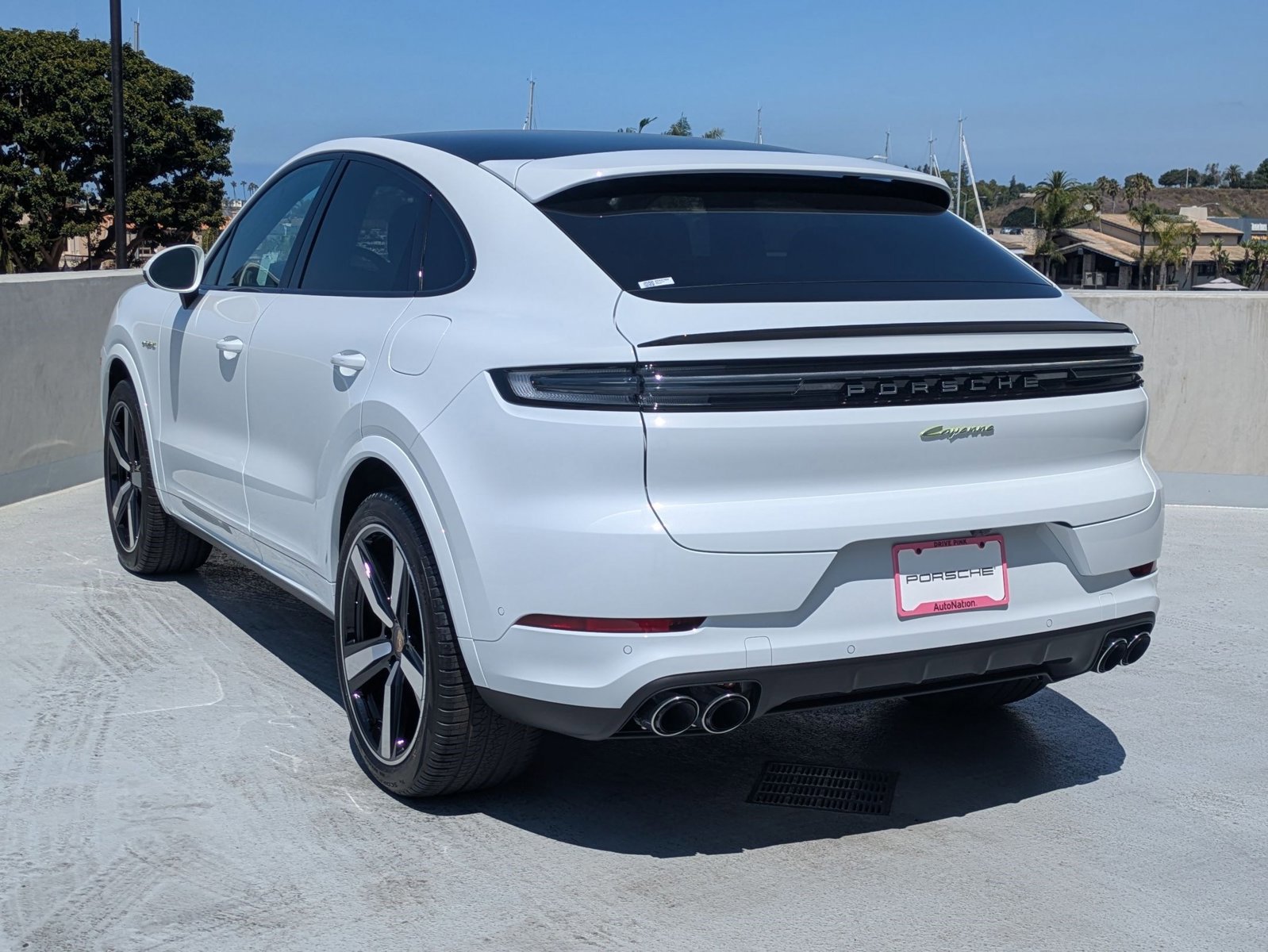 New 2025 Porsche Cayenne E-Hybrid image 3