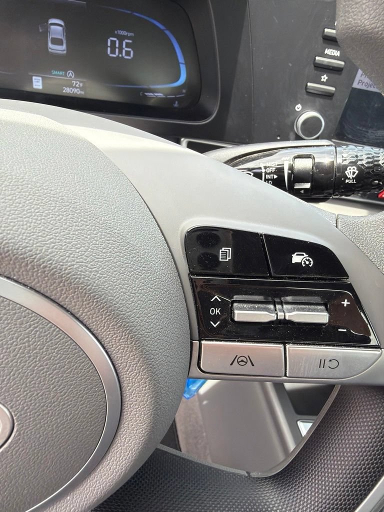 Used 2025 Hyundai Elantra SE FWD image 15