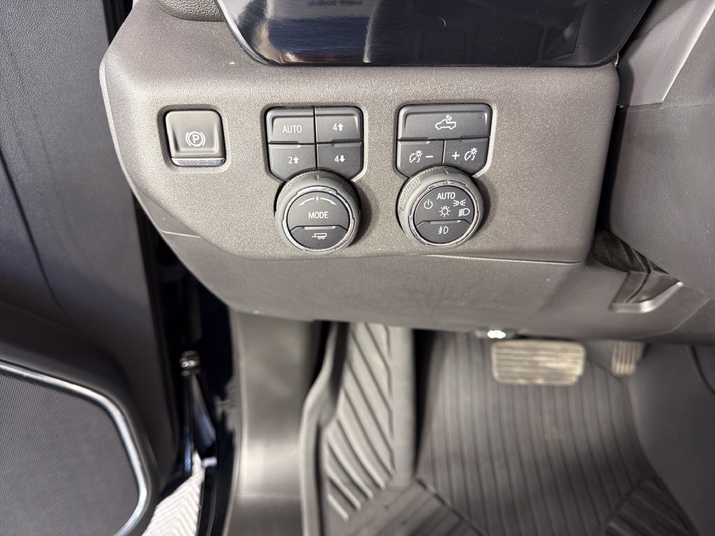 Used 2025 Chevrolet Silverado 1500 LT Trail Boss w/ LPO, Dark Essentials Package AWD/4WD image 15