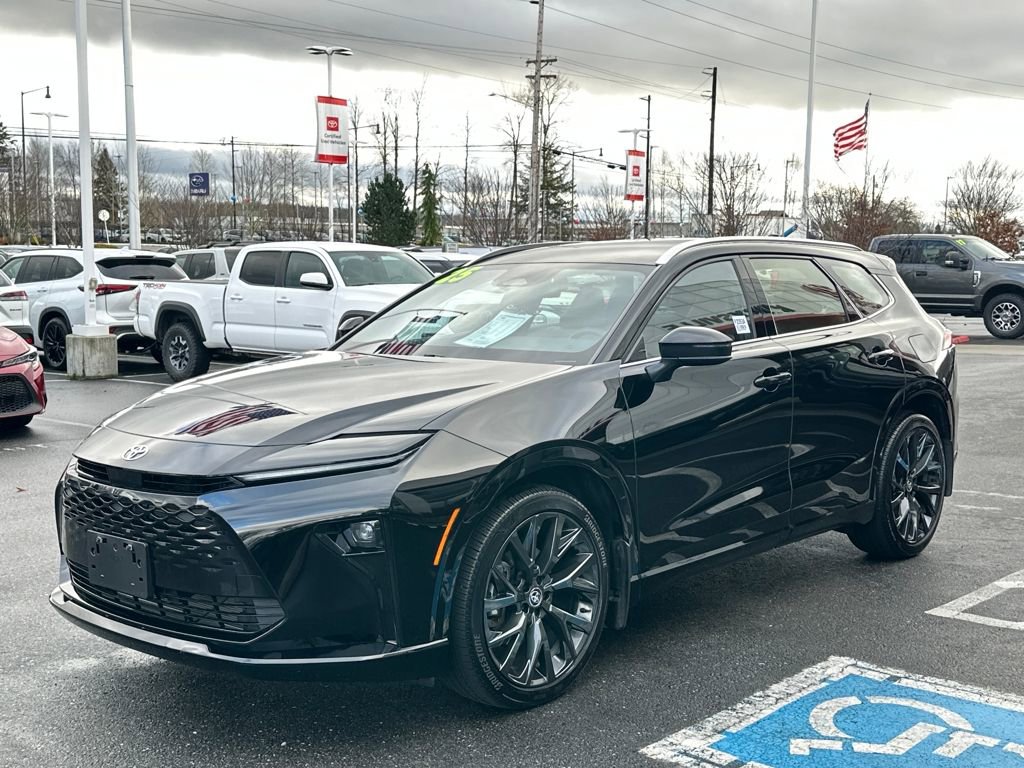 Used 2025 Toyota Crown Signia Limited image 7