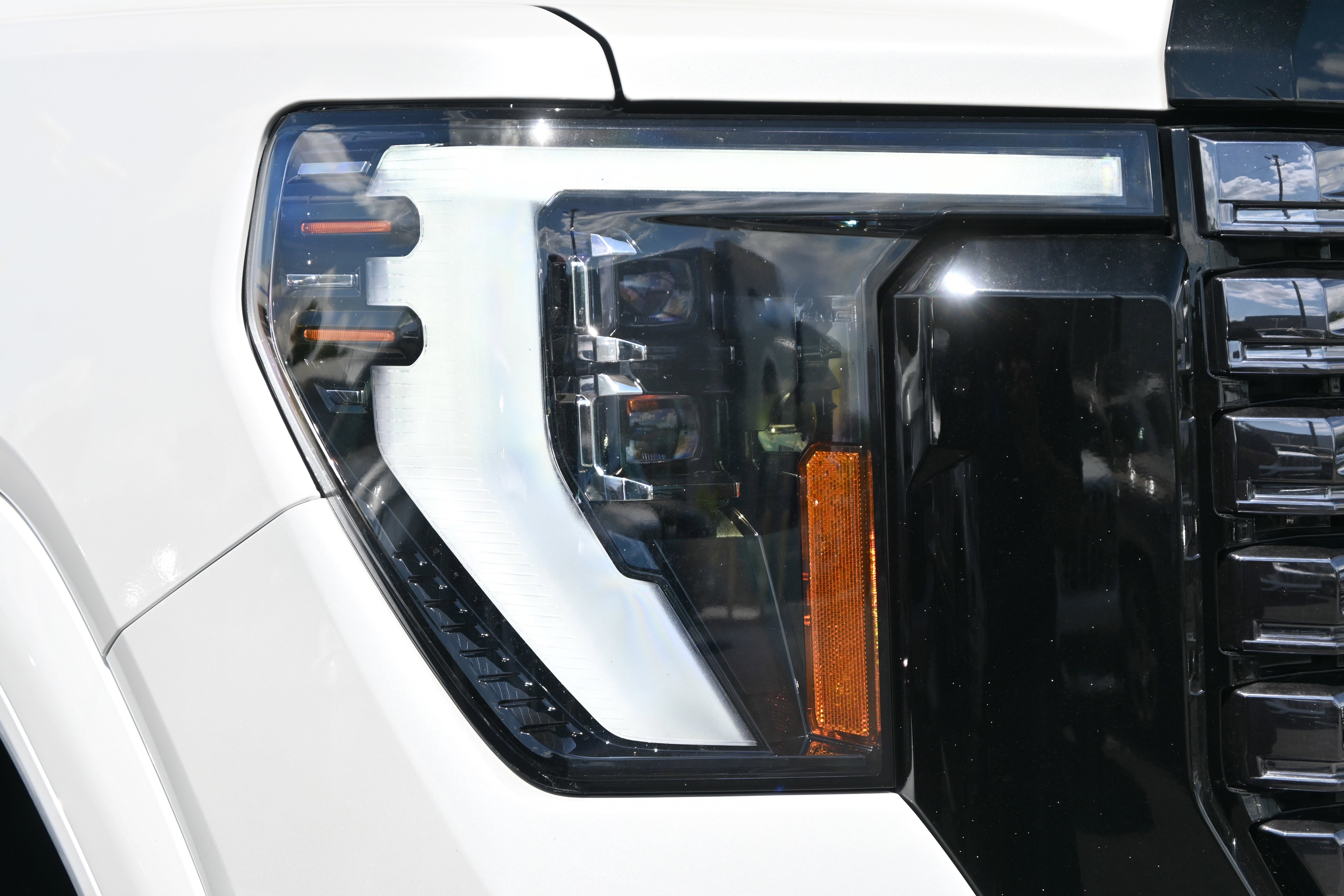Used 2025 GMC Sierra 2500 Denali Ultimate image 12