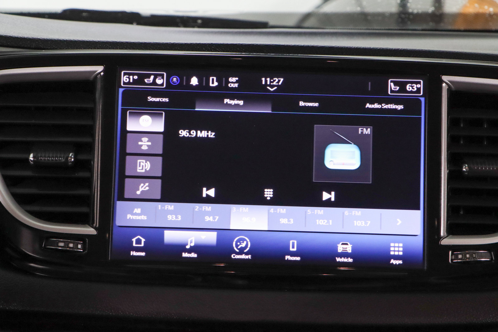 Used 2023 Chrysler Pacifica Touring-L FWD image 19