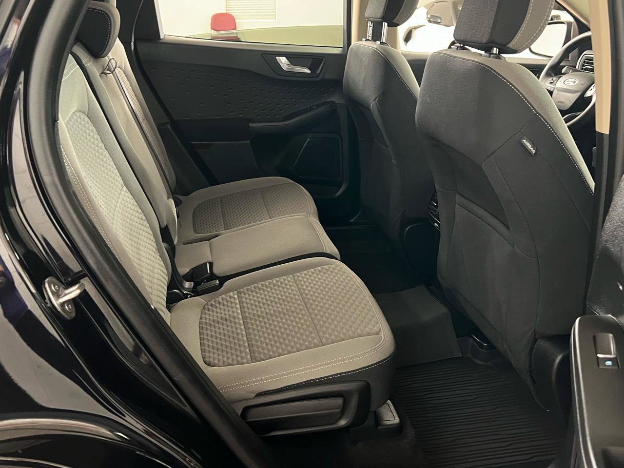 Used 2020 Ford Escape SE image 30