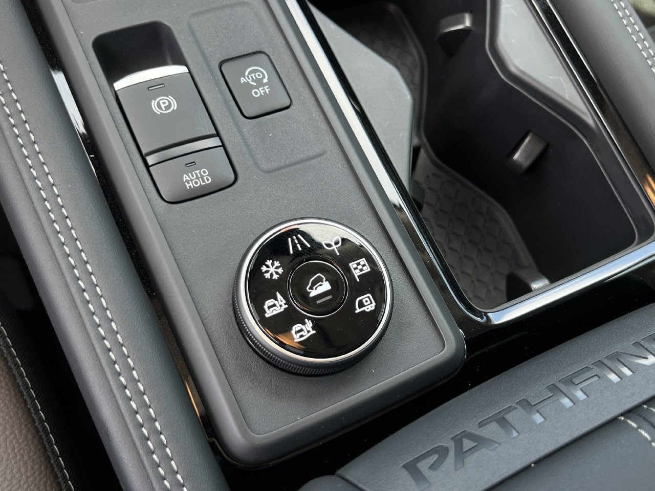 New 2026 Nissan Pathfinder Platinum AWD/4WD image 11
