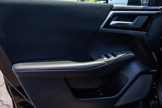 New 2025 Mitsubishi Outlander ES image 13