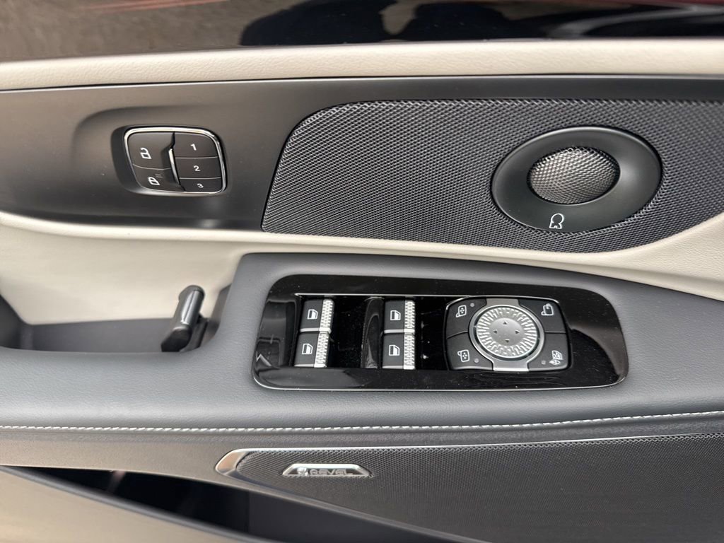 New 2025 Lincoln Nautilus Reserve image 9