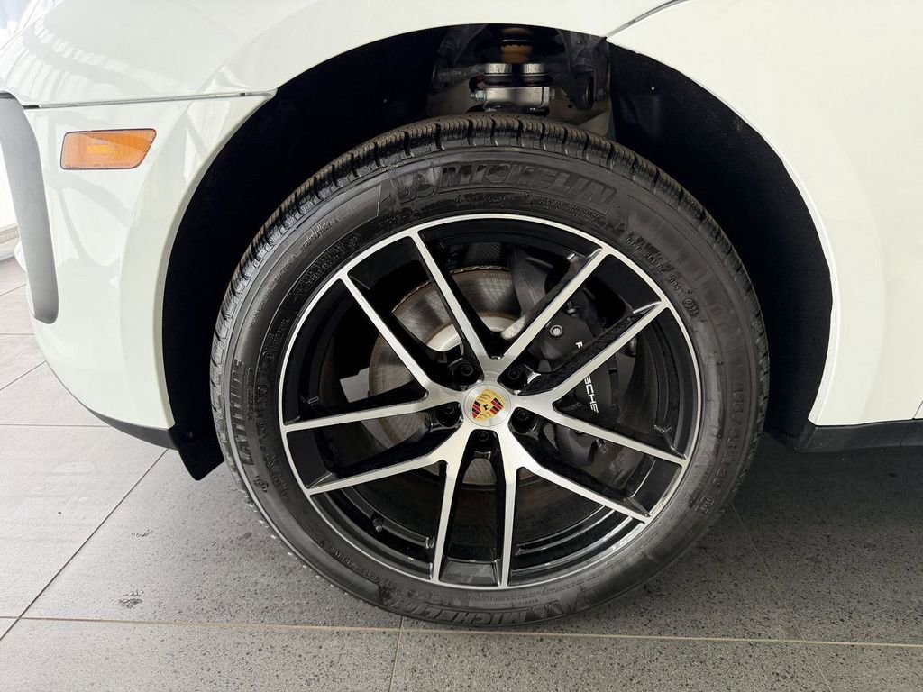 New 2026 Porsche Macan AWD/4WD image 10