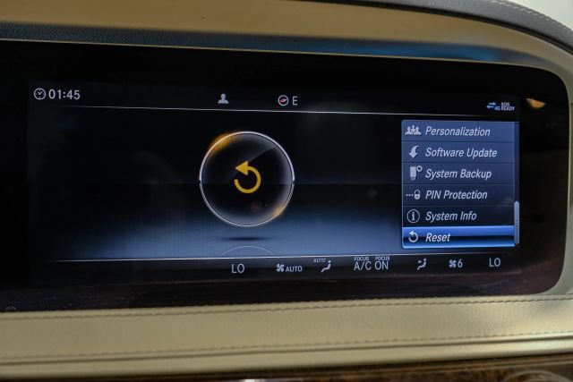 Used 2019 Mercedes-Benz S 560 4MATIC Sedan image 44