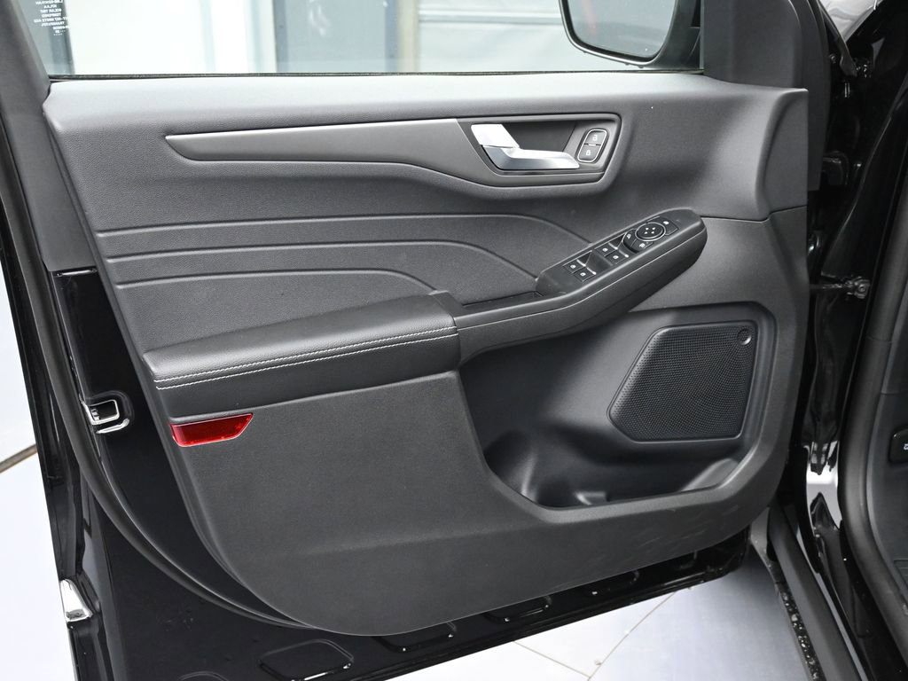 New 2025 Ford Escape SE image 13