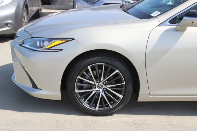 Certified 2024 Lexus ES 350 w/ Premium Package FWD image 4