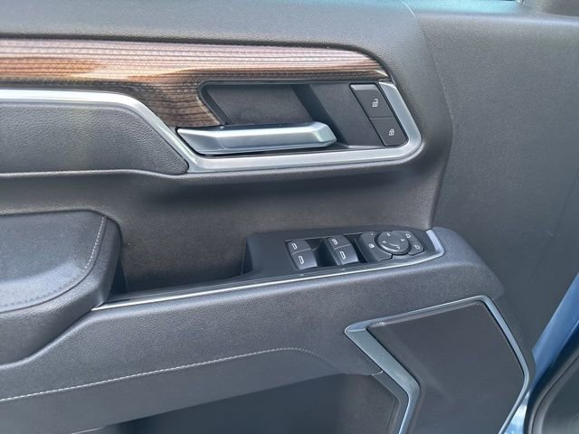 Used 2025 Chevrolet Silverado 2500 LT w/ Convenience Package image 12