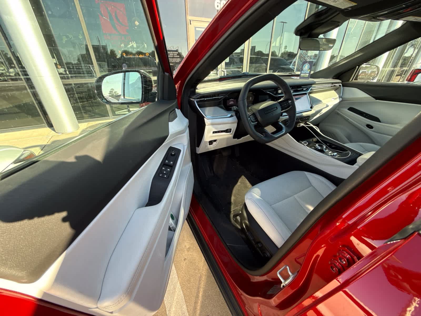Used 2026 Jeep Cherokee Laredo AWD/4WD image 6