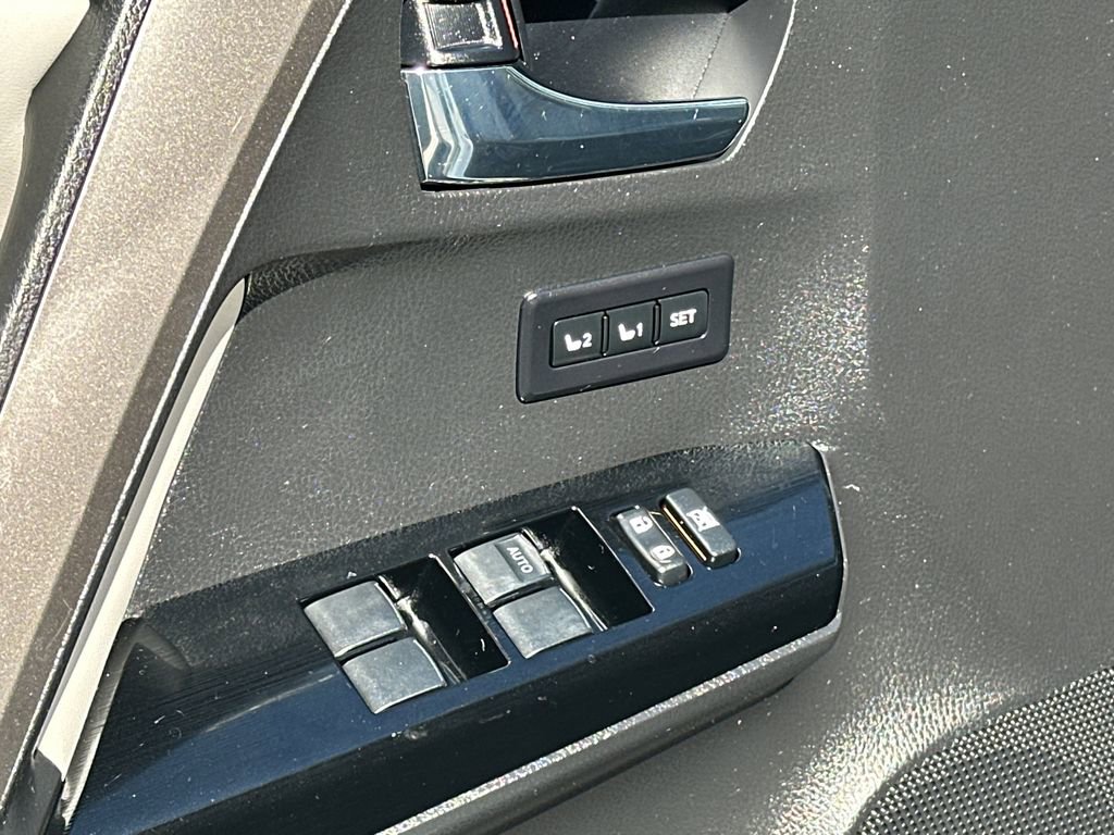 Used 2016 Toyota RAV4 Limited w/ Advanced Technology Package image 20