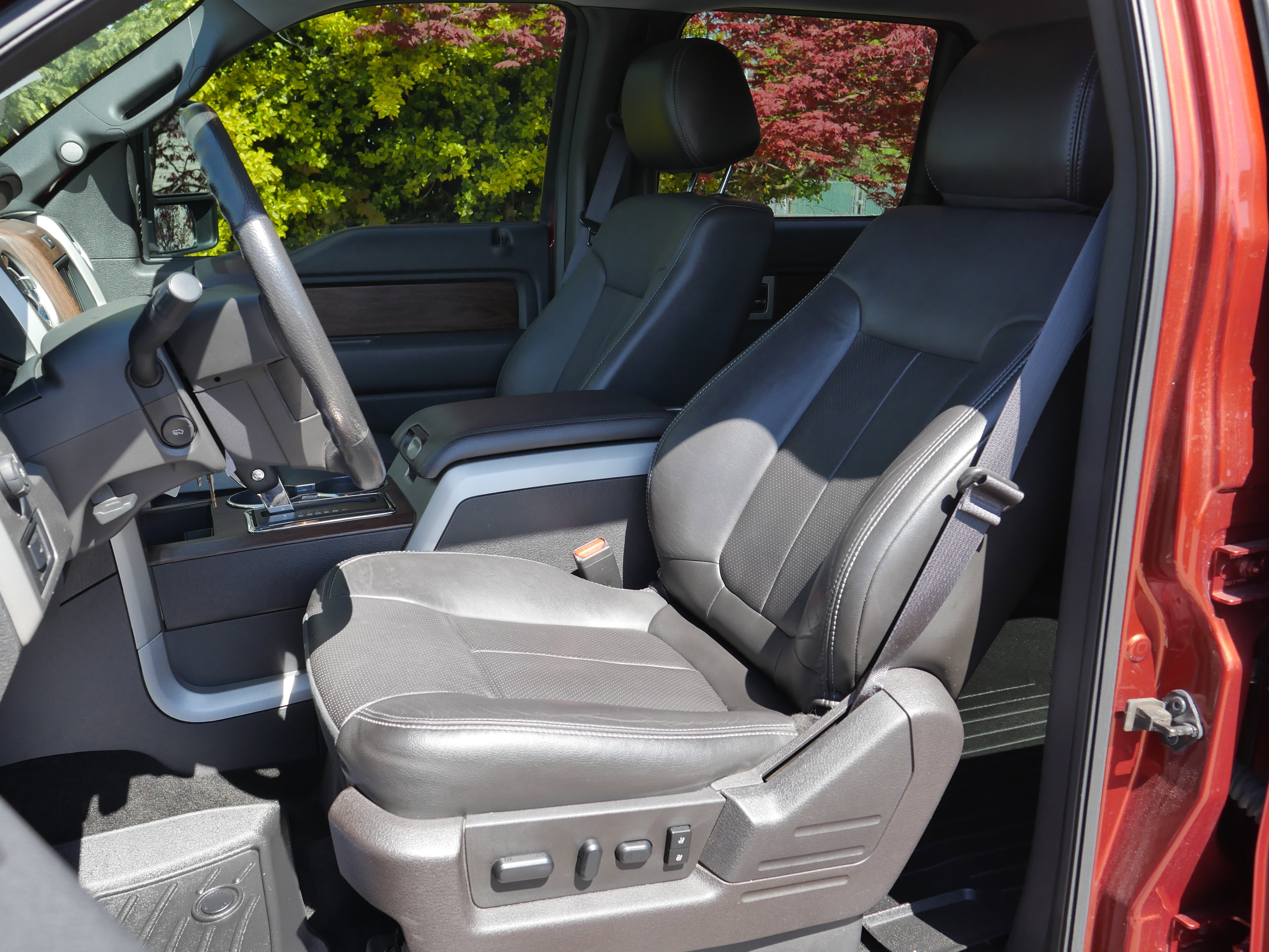 Used 2014 Ford F150 Lariat w/ Equipment Group 502A Luxury AWD/4WD image 36