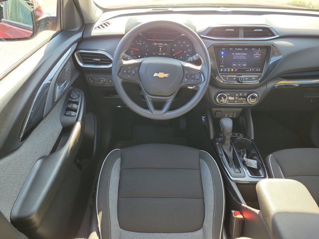 Used 2023 Chevrolet TrailBlazer LT w/ Convenience Package FWD image 11