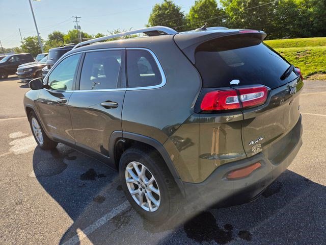 Used 2015 Jeep Cherokee Latitude w/ Cold Weather Group AWD/4WD image 11