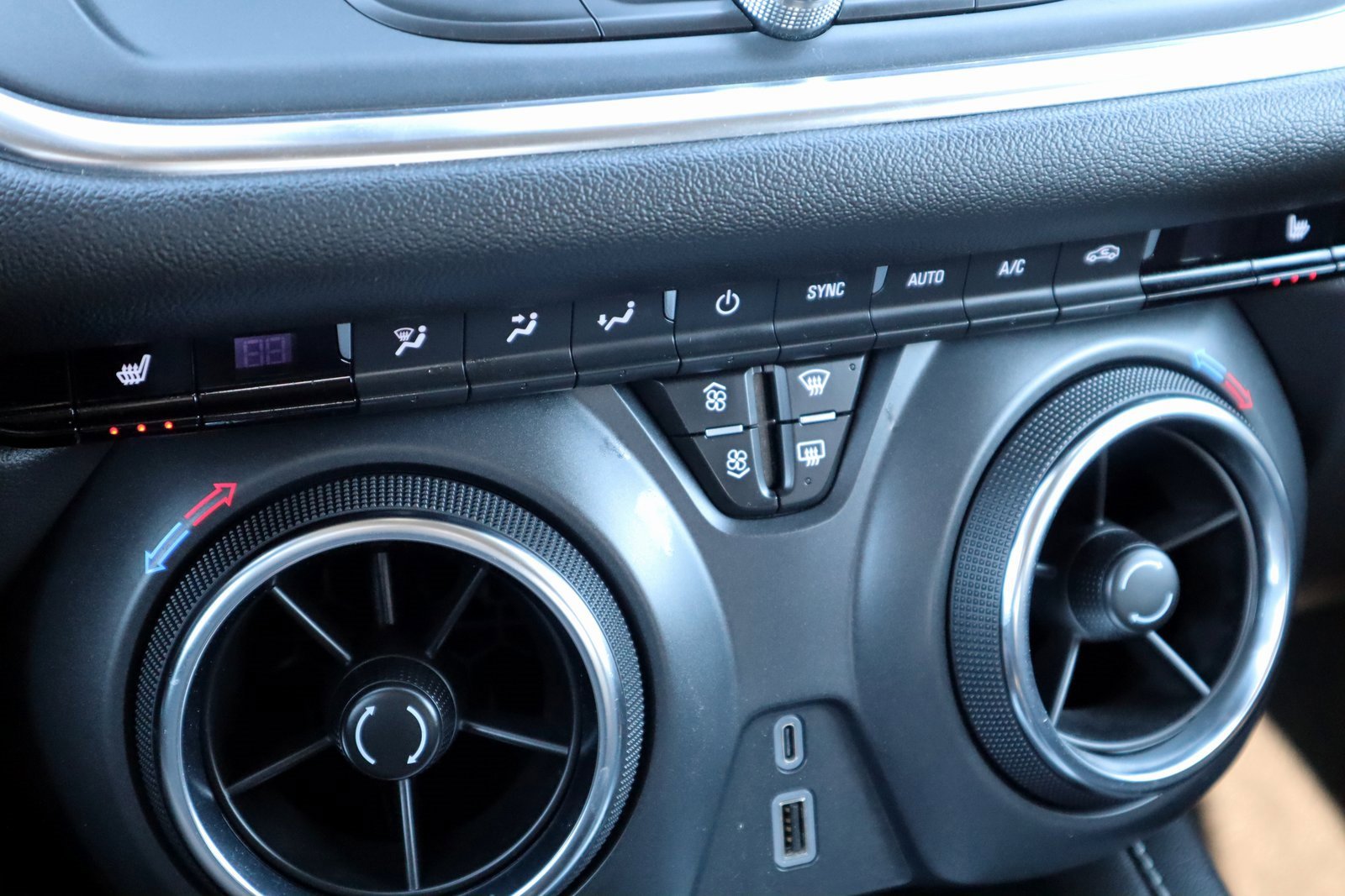 Used 2025 Chevrolet Blazer LT image 27